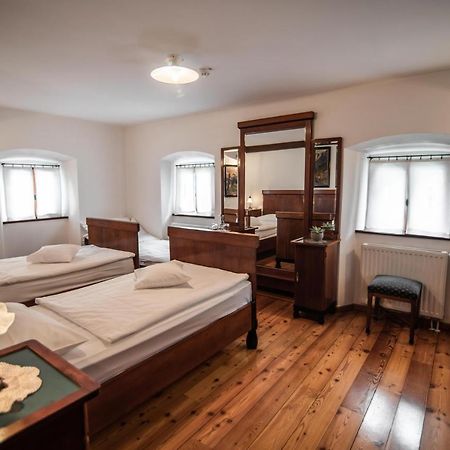 Hotel Dvor Jezersek Brnik Cerklje na Gorenjskem Ngoại thất bức ảnh