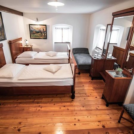 Hotel Dvor Jezersek Brnik Cerklje na Gorenjskem Ngoại thất bức ảnh