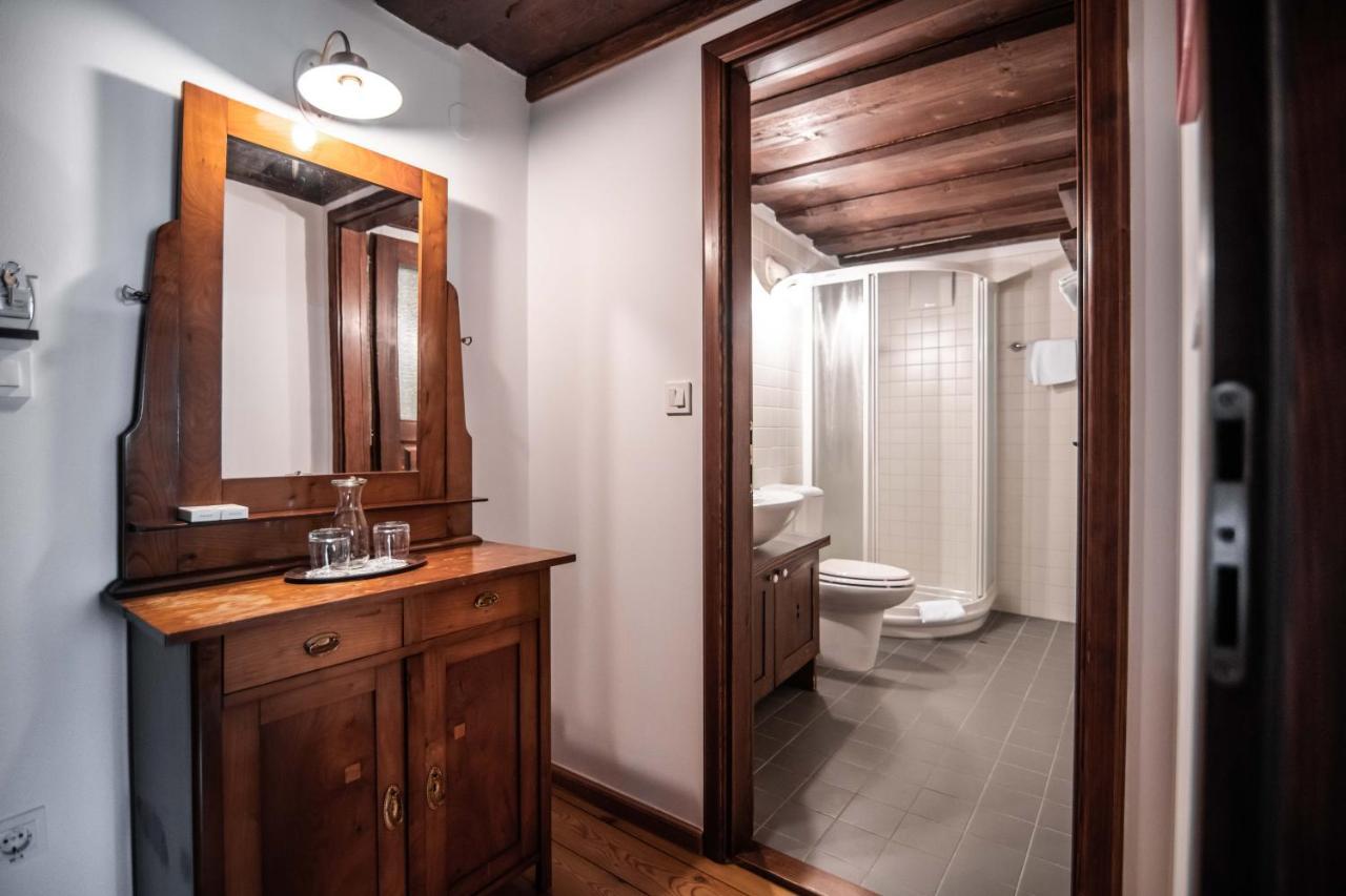 Hotel Dvor Jezersek Brnik Cerklje na Gorenjskem Ngoại thất bức ảnh