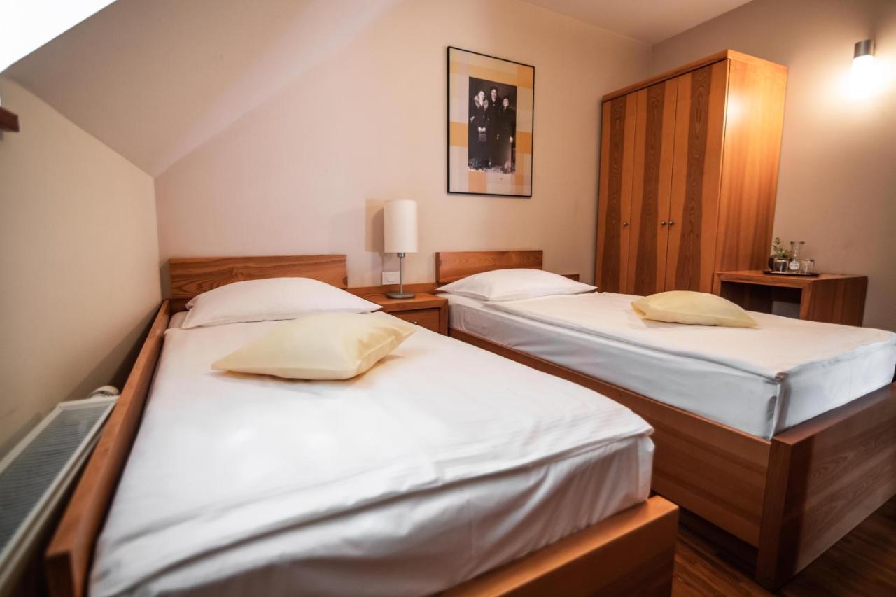 Hotel Dvor Jezersek Brnik Cerklje na Gorenjskem Ngoại thất bức ảnh