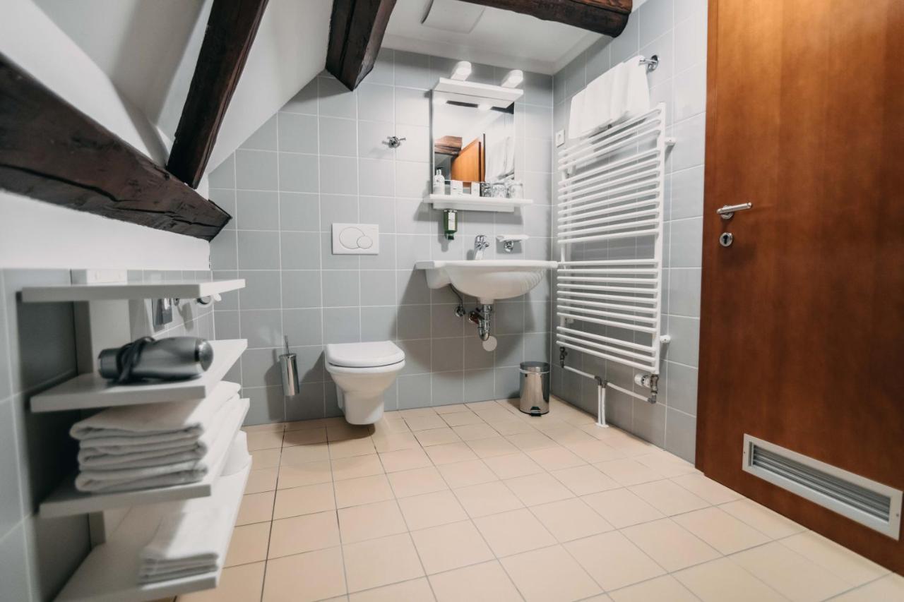Hotel Dvor Jezersek Brnik Cerklje na Gorenjskem Ngoại thất bức ảnh