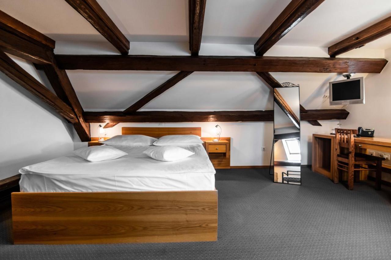 Hotel Dvor Jezersek Brnik Cerklje na Gorenjskem Ngoại thất bức ảnh