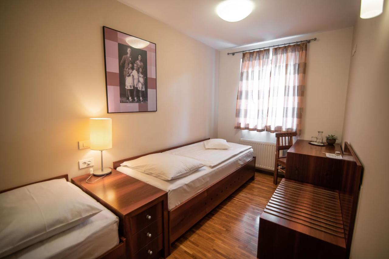 Hotel Dvor Jezersek Brnik Cerklje na Gorenjskem Ngoại thất bức ảnh