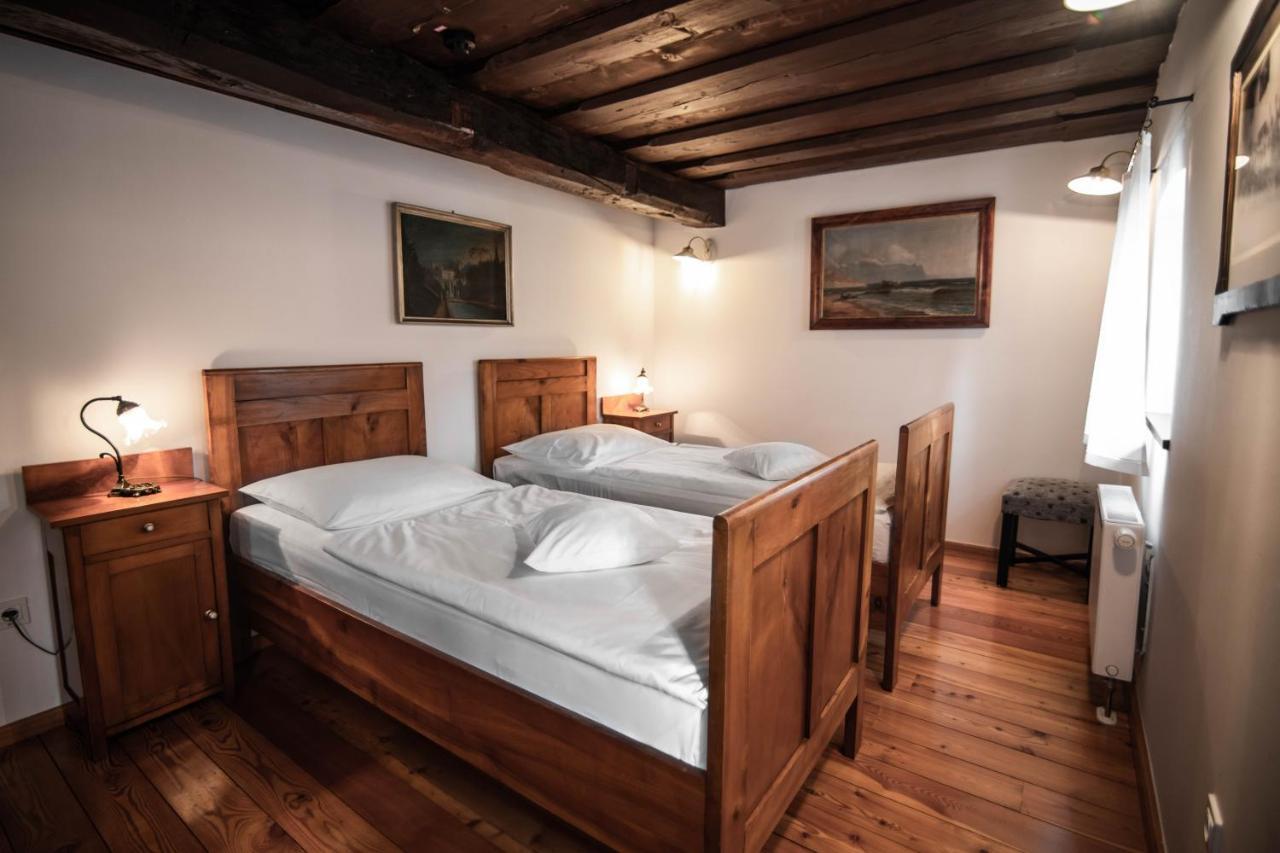 Hotel Dvor Jezersek Brnik Cerklje na Gorenjskem Ngoại thất bức ảnh