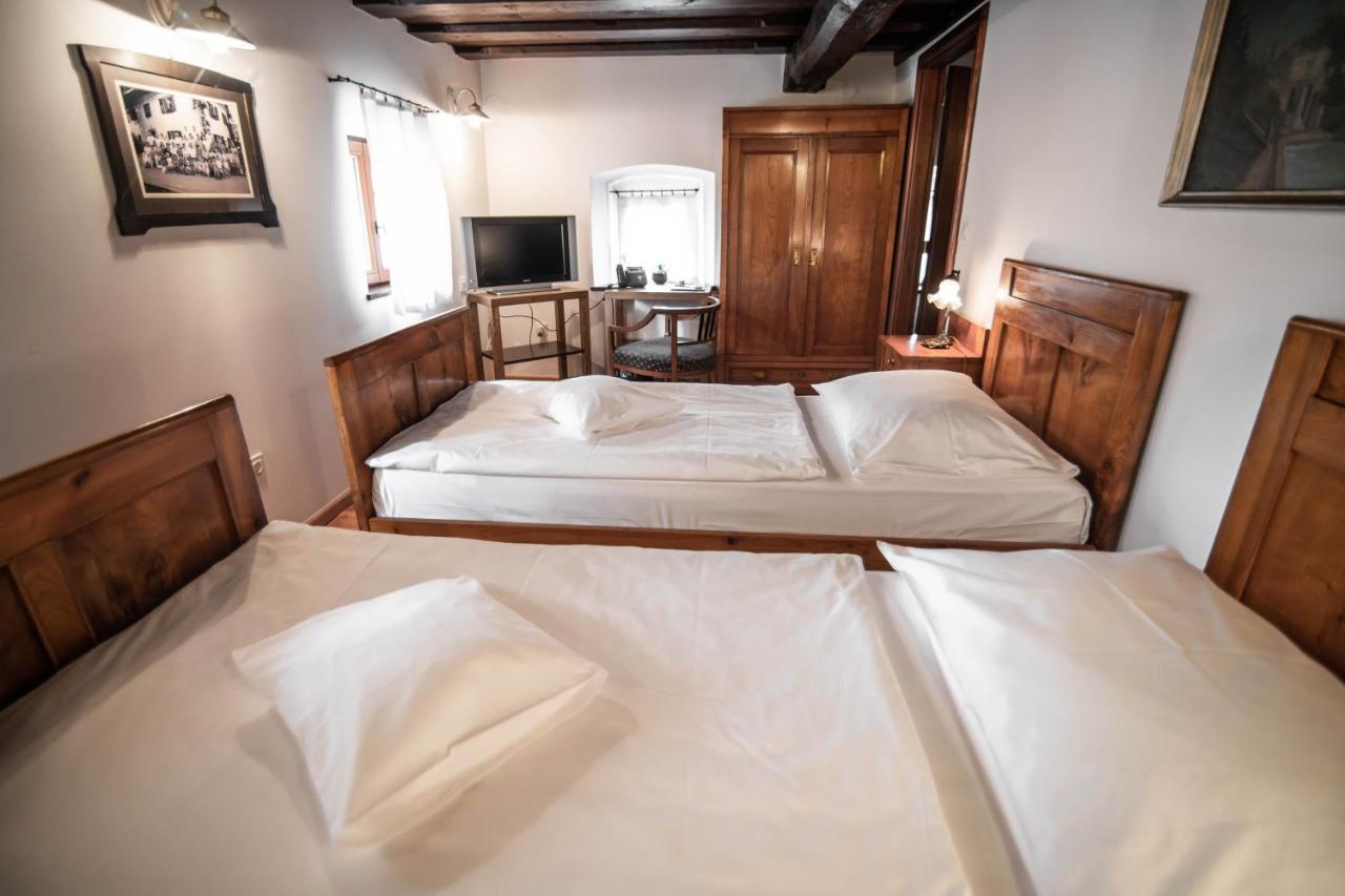 Hotel Dvor Jezersek Brnik Cerklje na Gorenjskem Ngoại thất bức ảnh