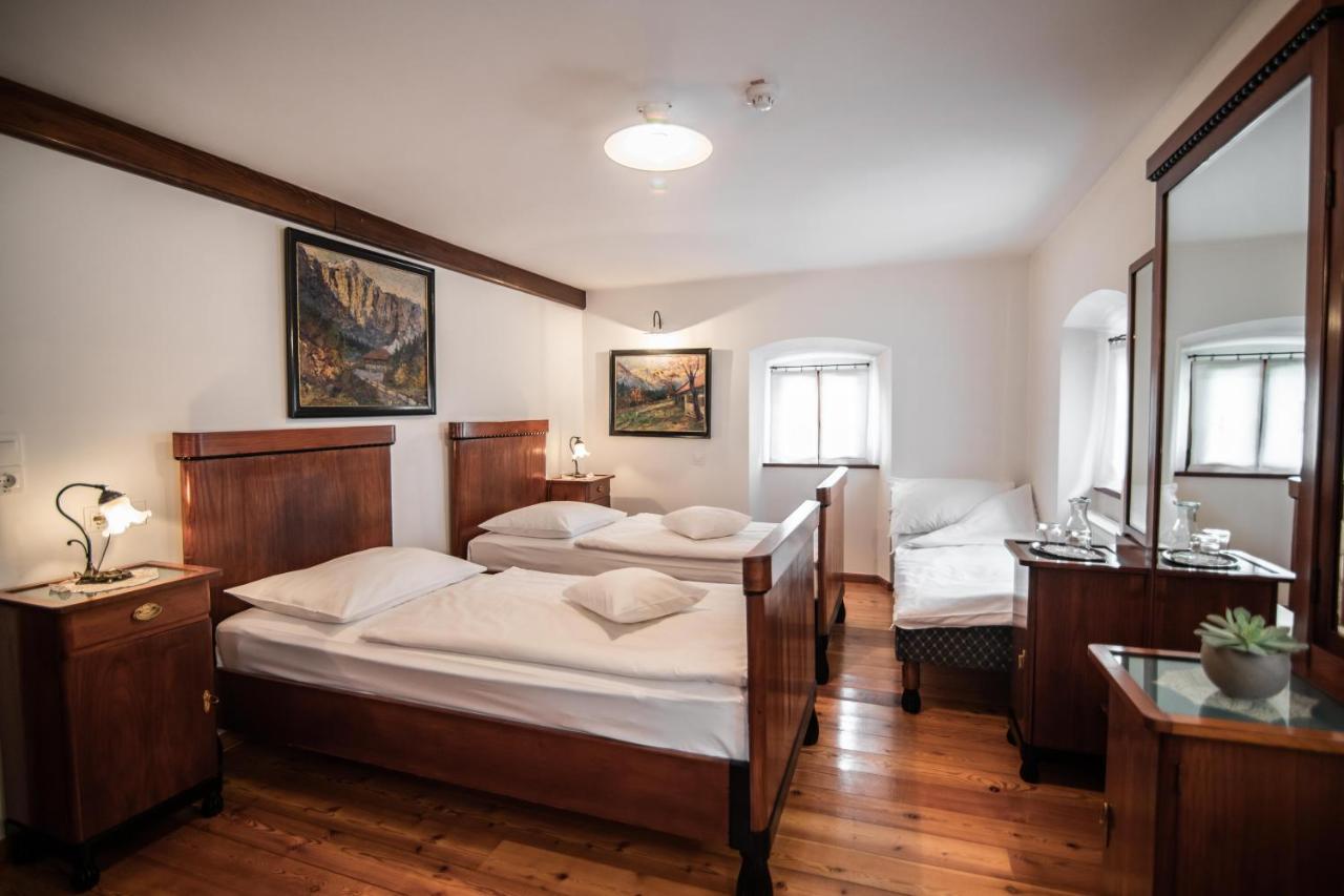 Hotel Dvor Jezersek Brnik Cerklje na Gorenjskem Ngoại thất bức ảnh