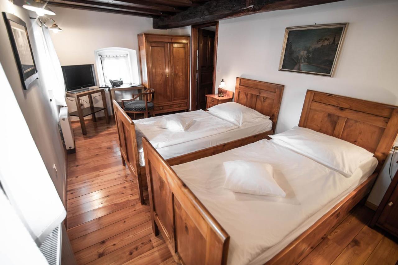 Hotel Dvor Jezersek Brnik Cerklje na Gorenjskem Ngoại thất bức ảnh
