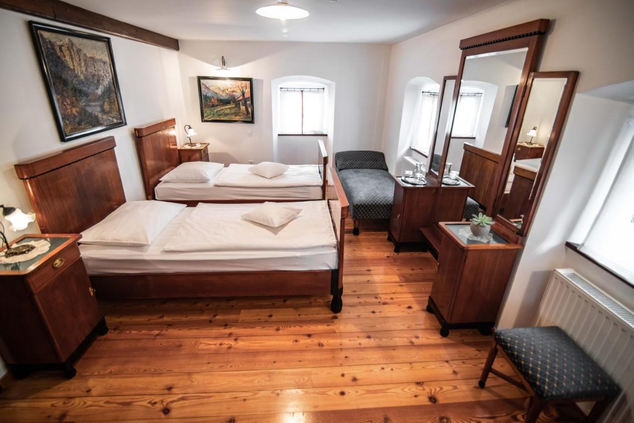 Hotel Dvor Jezersek Brnik Cerklje na Gorenjskem Ngoại thất bức ảnh