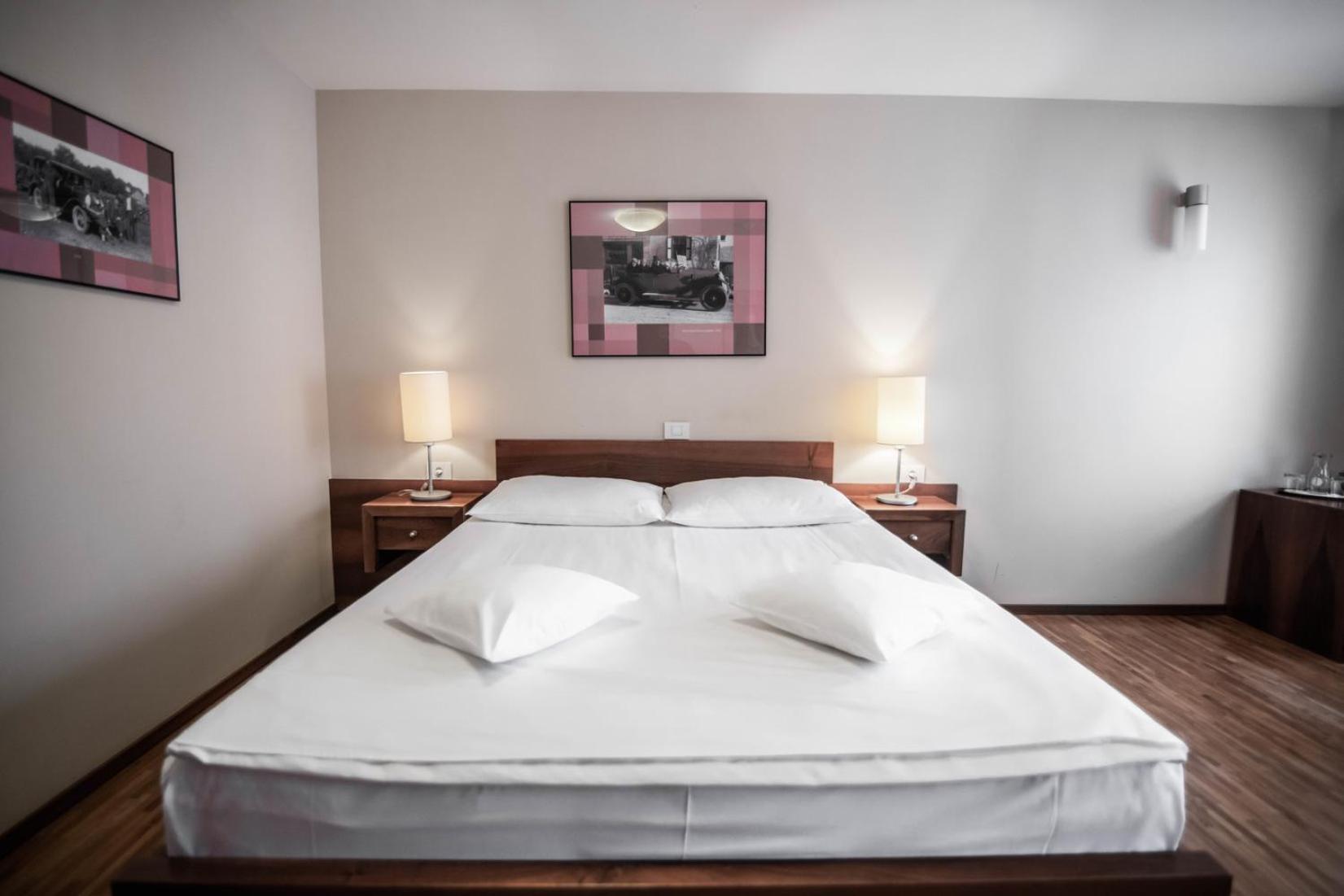 Hotel Dvor Jezersek Brnik Cerklje na Gorenjskem Phòng bức ảnh