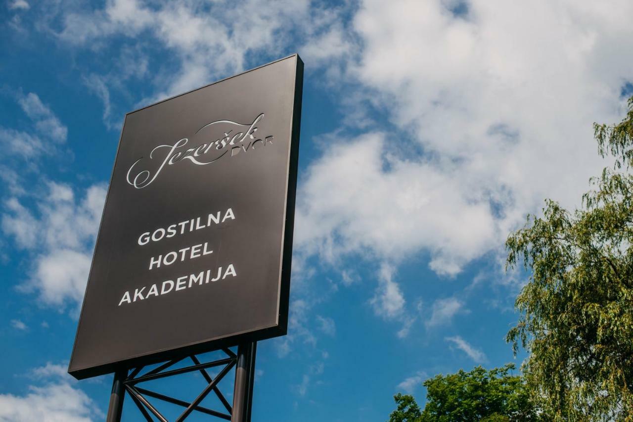 Hotel Dvor Jezersek Brnik Cerklje na Gorenjskem Ngoại thất bức ảnh