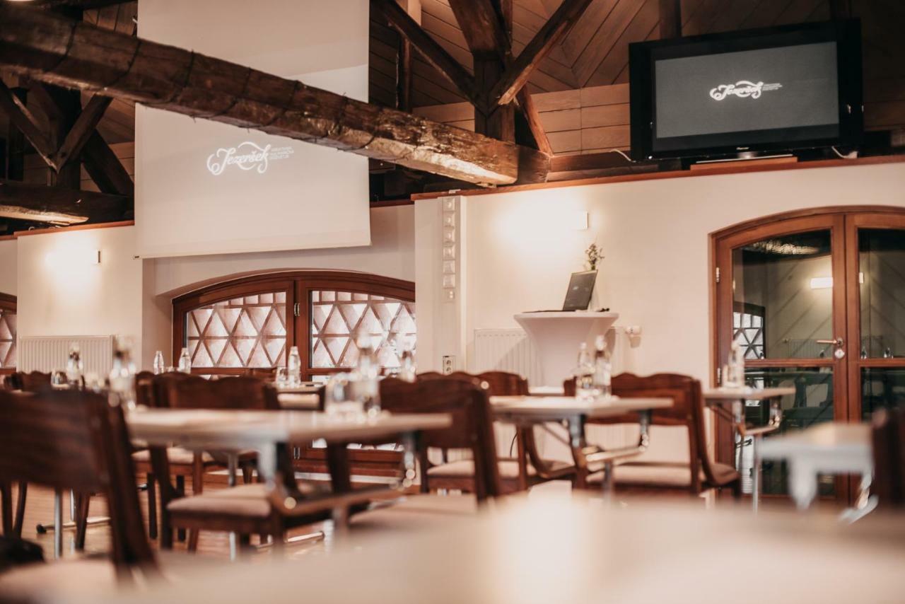 Hotel Dvor Jezersek Brnik Cerklje na Gorenjskem Ngoại thất bức ảnh