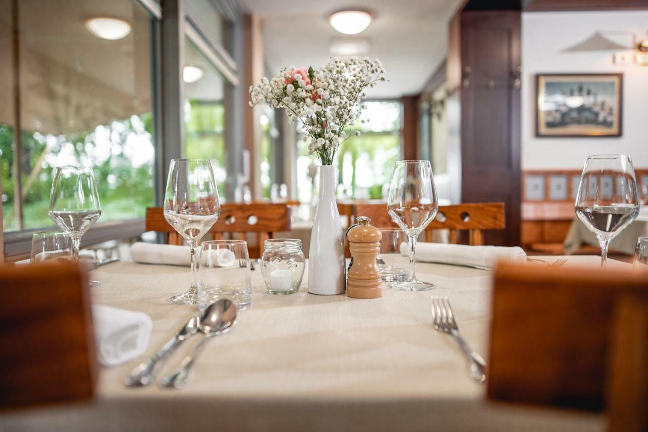 Hotel Dvor Jezersek Brnik Cerklje na Gorenjskem Ngoại thất bức ảnh