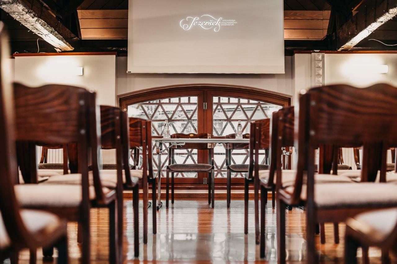 Hotel Dvor Jezersek Brnik Cerklje na Gorenjskem Ngoại thất bức ảnh
